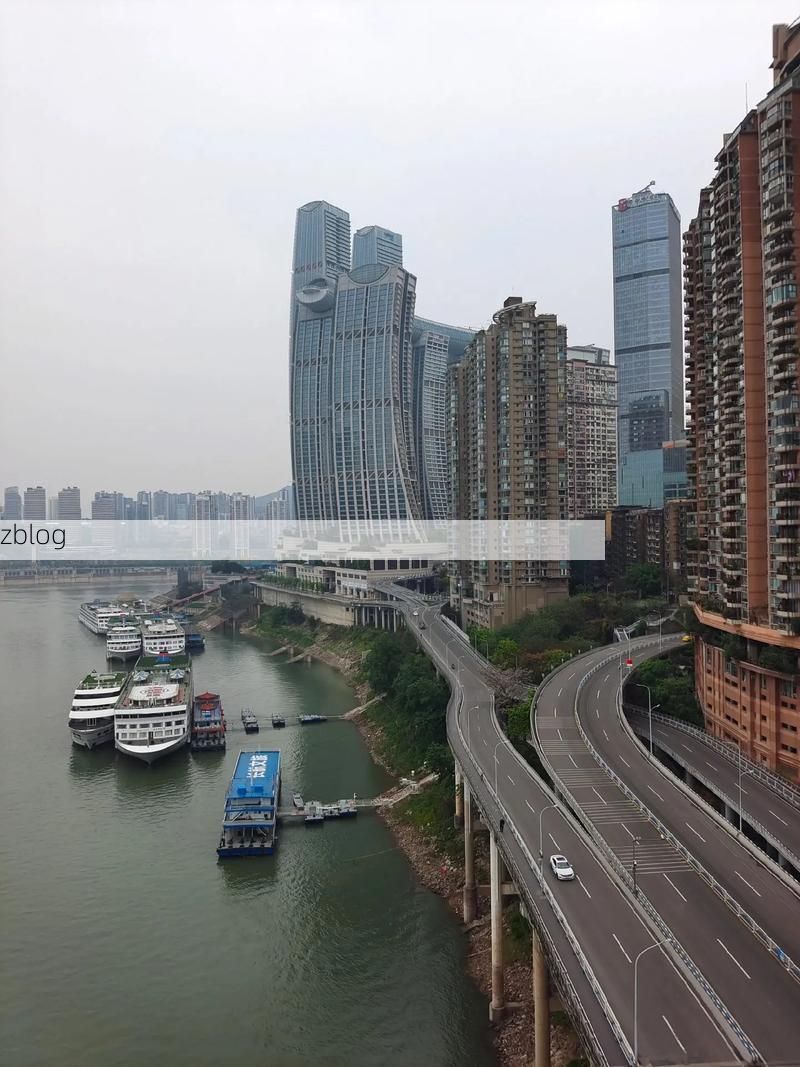 渝中半岛的防疫挑战：山城立体交通下的传播链解析