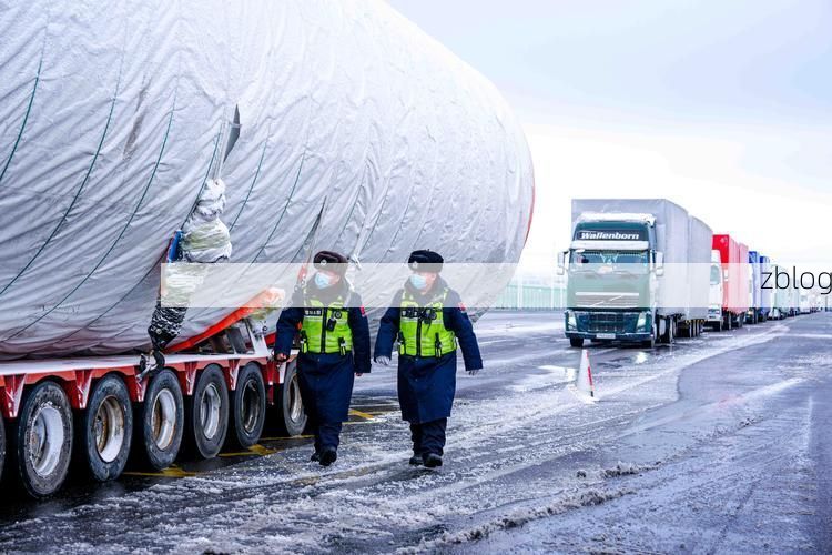 格尔木：高原门户的防疫坚守与压力